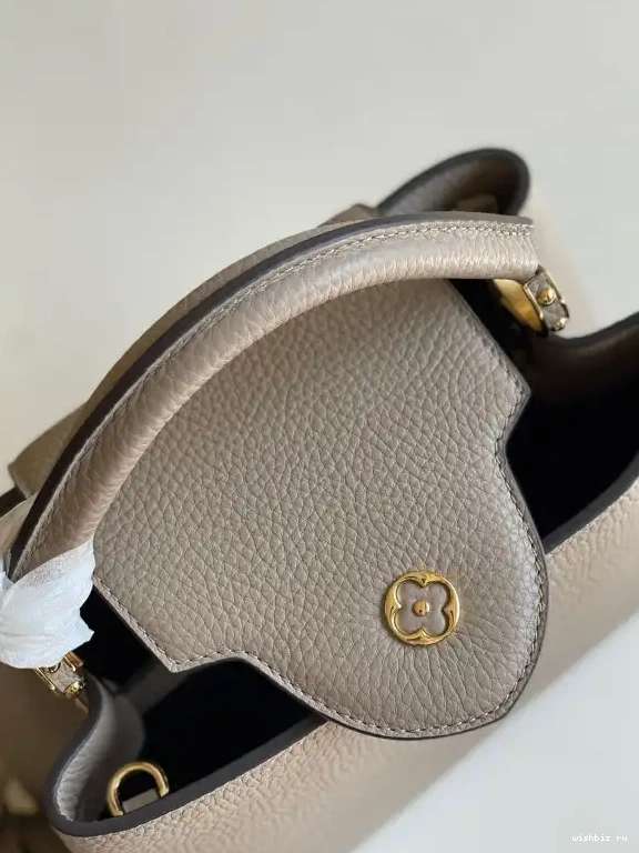 WIS CAPUCINES BB VUITTON LOUIS 0624